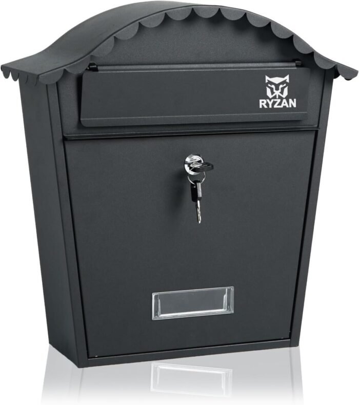 Outdoor lockable parcel delivery box in durable finish