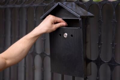 Wall mounted mailbox